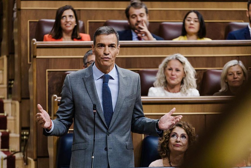 El presidente del Gobierno, Pedro Sánchez, interviene durante un pleno en el Congreso de los Diputados, a 10 de septiembre de 2025, en Madrid (España). El Pleno del Congreso debate y vota las enmiendas de totalidad que PP, Vox y Junts han presentado pa