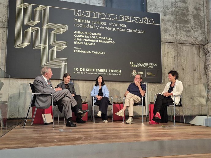 La Casa de la Arquitectura acoge el encuentro 'Habitar juntos: vivienda, sociedad y emergencia climática'.