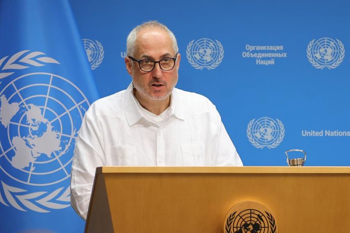 5 de setembro de 2025, Nova York, Ny, EUA: NAÇÕES UNIDAS, NOVA YORK - 5 de setembro de 2025: Stephane Dujarric, porta-voz do secretário-geral das Nações Unidas, informa os jornalistas durante a coletiva de imprensa diária ao meio-dia. Dujarric expressou p