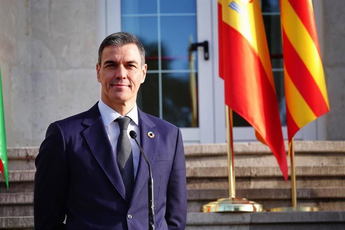 Archivo - El presidente del Gobierno, Pedro Sánchez, ofrece una rueda de prensa durante la XXVII Conferencia de Presidentes, en el Palacio de la Magdalena, a 13 de diciembre de 2024, en Santander, Cantabria (España).
