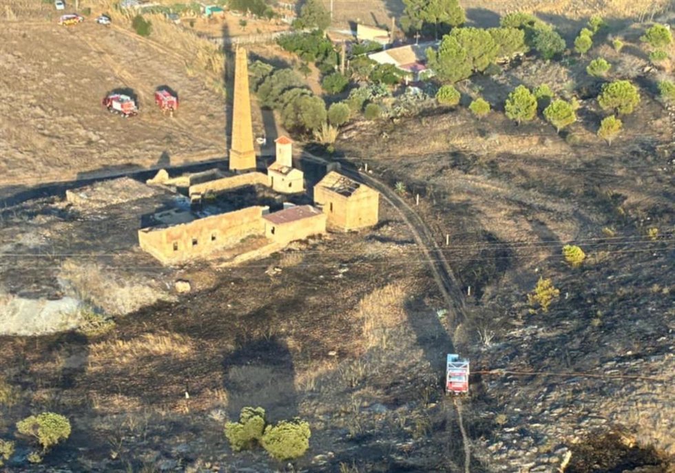 Servicios de emergencias han atendido un incendio forestal en el Llano del Beal, Cartagena