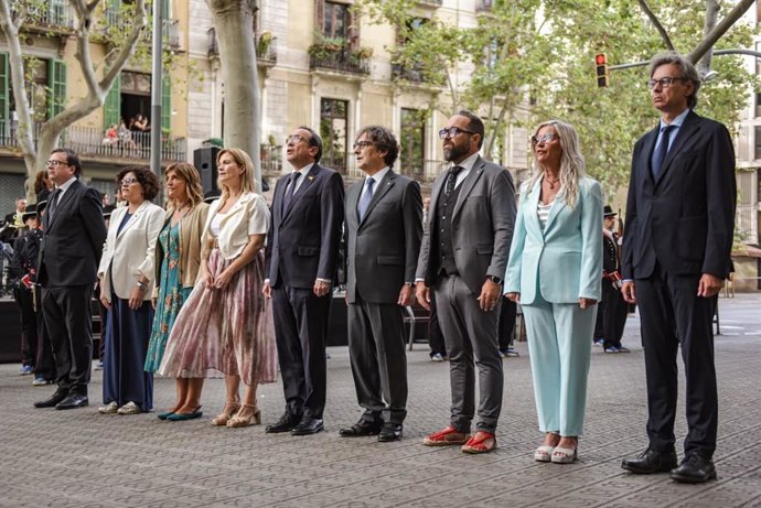 El president del Parlament, Josep Rull, encapçala la delegació de la Càmera catalana en l'ofrena floral al monument Rafael de Casanova per la Diada