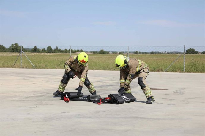 Texfire prueba sus mantas ignífugas en un test real con un coche eléctrico equipado con baterías de litio