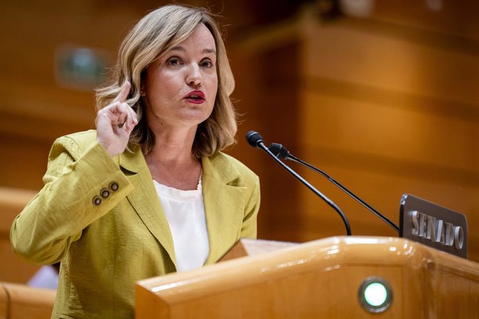 A Ministra da Educação, Formação Profissional e Esporte, Pilar Alegría, fala durante uma sessão de controle do governo no Senado, em 9 de setembro de 2025, em Madri (Espanha). O governo enfrenta perguntas da oposição sobre o