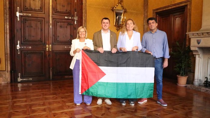 Consellers de MÉS per Mallorca del Consell de Mallorca con la bandera palestina
