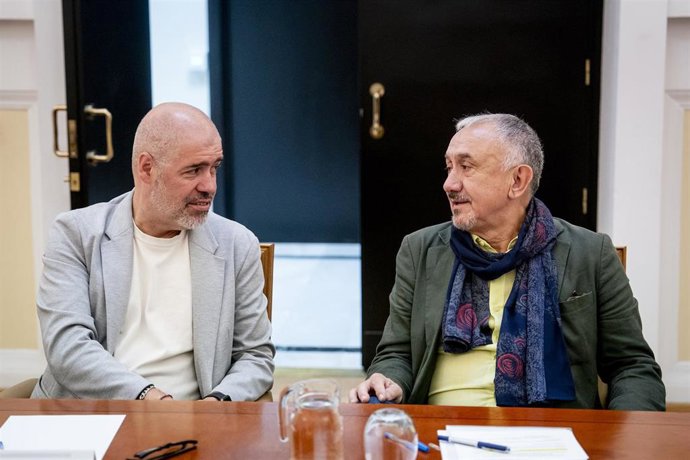 El secretario general de CCOO, Unai Sordo, y el secretario general de UGT, Pepe Álvarez