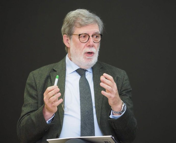 Archivo - El presidente de CEOE Castilla y León, Santiago Aparicio, interviene durante un desayuno de Europa Press.