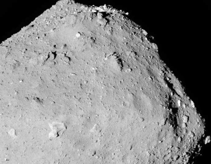 Ryugu debe su nombre a un palacio mágico submarino de un cuento popular japonés; apropiadamente, parece ser un palacio para el agua también en el mundo real.