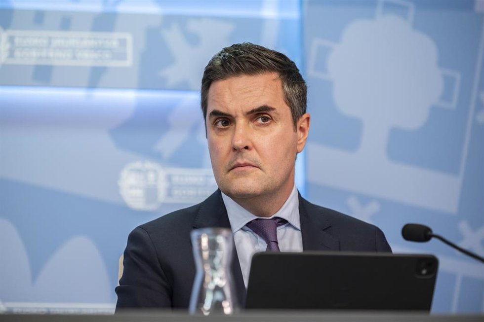Archivo - El consejero de Industria, Transición Energética y Sostenibilidad, Mikel Jauregi