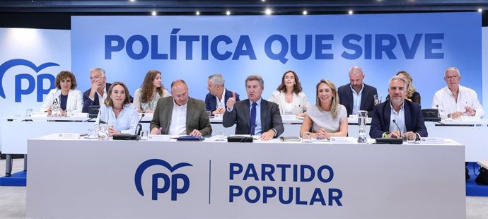 Archivo - Arquivo - O Secretário Geral Adjunto para Regeneração Institucional do Partido Popular, Cuca Gamarra, o Secretário Geral do PP, Miguel Tellado, e o Presidente do Partido Popular, Alberto Núñez Feijóo, presidem a reunião do Comitê Executivo Nacio