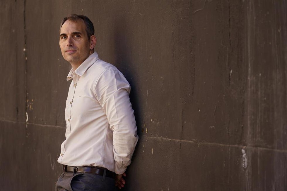 Archivo - El coordinador de IU Andalucía y diputado de Sumar en el Congreso, Toni Valero, posa para la entrevista con Europa Press.