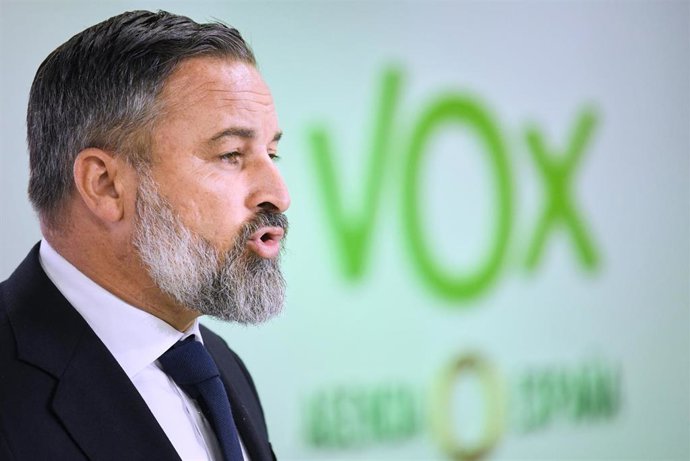 El presidente de Vox, Santiago Abascal comparece ante los medios tras la reunión del comité de Acción Política de Vox en la sede del partido, a 1 de septiembre de 2025, en Madrid (España). Durante la comparecencia, Abascal, ha hablado sobre la ola de ince