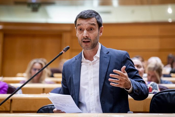 El ministro de Derechos Sociales, Consumo y Agenda 2030, Pablo Bustinduy, durante una sesión de control al Gobierno, en el Senado, a 9 de septiembre de 2025, en Madrid (España). El Gobierno se enfrenta a las preguntas de la oposición sobre la independenci
