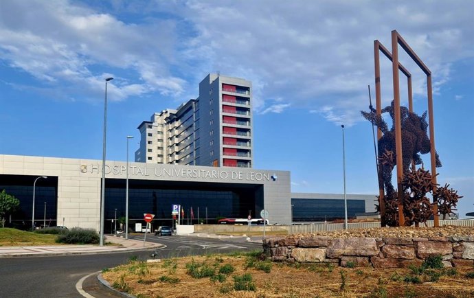 Archivo - La Junta licitará este año la reforma de la UCI del Hospital de León y destinará 4,5 millones a nuevo equipamiento 