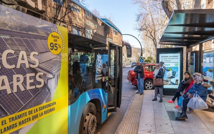 El Ayuntamiento saca a licitación la renovación de marquesinas con una inversión superior a los 1,8 millones de euros