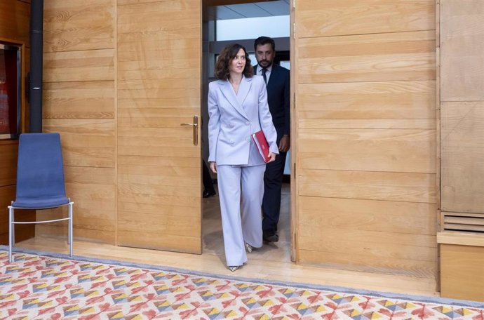 La presidenta de la Comunidad de Madrid, Isabel Díaz Ayuso, a su llegada al Debate sobre el Estado de la Región 