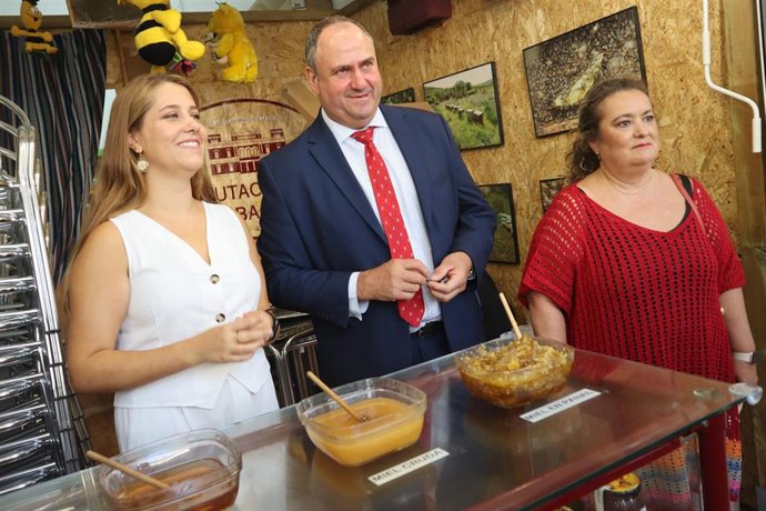 El consejero de Agricultura, Ganadería y Desarrollo Rural, Julián Martínez Lizán, en Albacete.