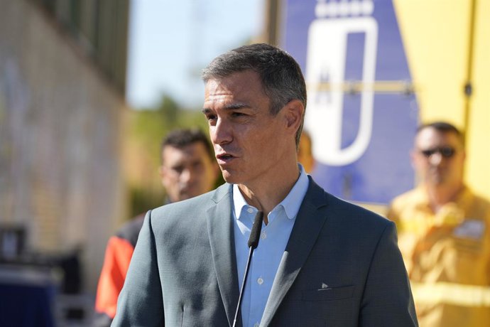 El presidente del Gobierno, Pedro Sánchez, acompañado por el presidente de la Junta de Castilla-La Mancha, Emiliano García-Page, por el ministro de Interior, Fernando Grande Marlaska, y por la ministra de Educación, Pilar Alegría, en el acto de presentaci