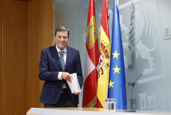 Carlos Fernández Carriedo se dirige a la sala de prensa tras el Consejo de Gobierno