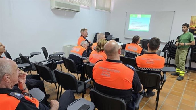 Efectivos de la Agrupación Local de Protección Civil en Jerez de la Frontera (Cádiz) durante un curso formativo