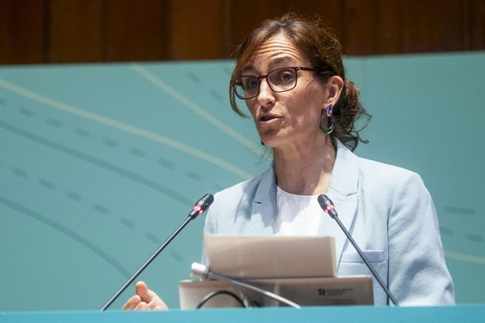 La ministra de Sanidad, Mónica García, interviene durante la inauguración de la jornada 'Prevención Integral del Suicidio: territorio y comunidad', en la sede del Ministerio, a 10 de septiembre de 2025, en Madrid (España). La primera mesa de la jornada ab