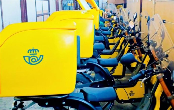 Archivo - Nueva flota de vehículos de Correos para la provincia de Zaragoza.