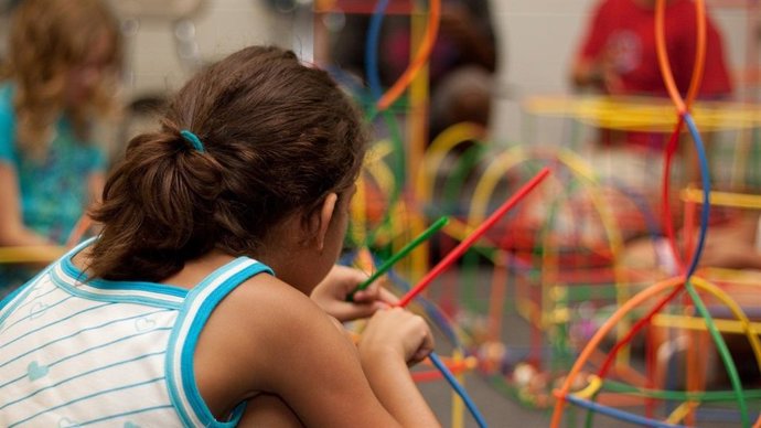 Archivo - Niña en escuela. Imagen de archivo.