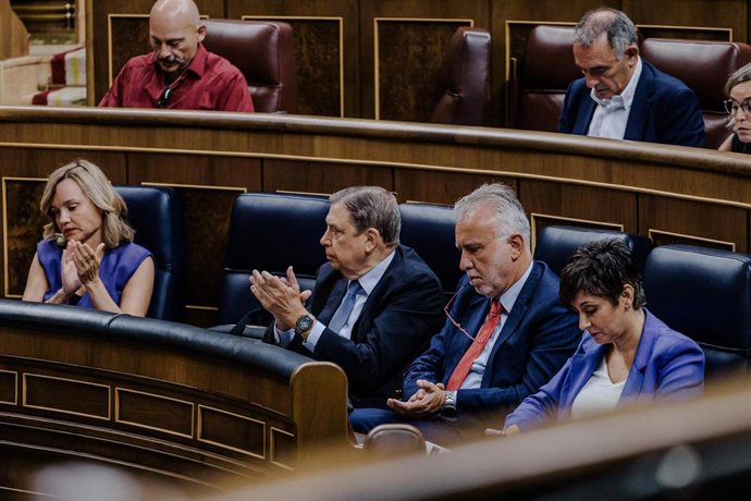 La ministra Portavoz, de Educación y Formación Profesional, Pilar Alegría; el ministro de Agricultura, Luis Planas; el ministro de Política Territorial,. Ángel Víctor Torres y durante un pleno en el Congreso de los Diputados.