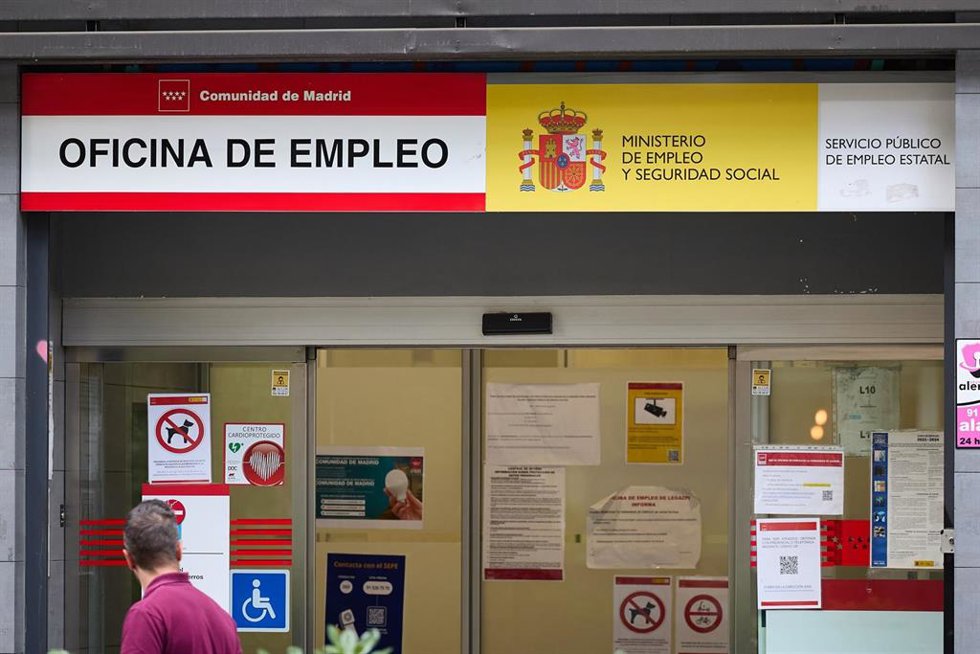 Archivo - Entrada de una oficina del SEPE, a 3 de junio de 2025, en Madrid (España).