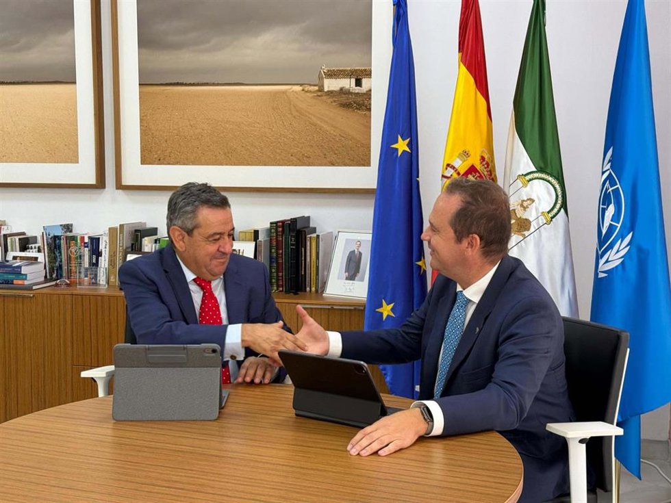 El rector de la Universidad Internacional de Andalucía (UNIA), José Ignacio García, y el director del Instituto Andaluz de Administración Pública (IAAP), José Loaiza.