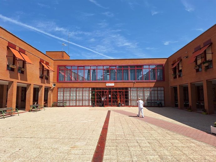 Archivo - Entrada a la residencia de mayores de Getafe, Madrid, el 6 de junio de 2025.