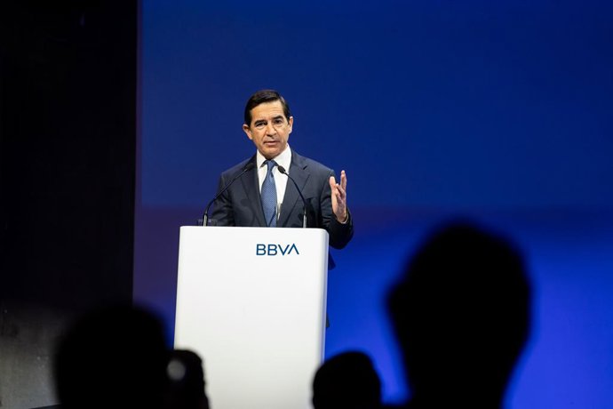 Archivo - El presidente de BBVA, Carlos Torres Vila, durante una rueda de prensa, en el Auditorio Ciudad BBVA, a 30 de enero de 2025, en Madrid (España). BBVA cerró 2024 con un beneficio neto de 10.054 millones de euros, un 25,4% más en euros corrientes q
