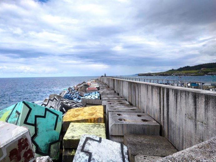 Archivo - Puerto de Llanes.