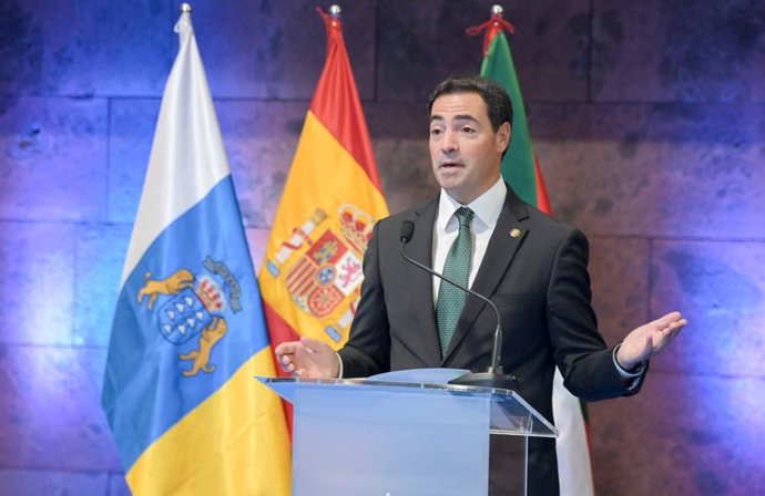 El Lehendakari vasco, Imanol Pradales, en una rueda de prensa en Tenerife tras firmar un convenio de colaboración en I+D+i con el Gobierno de Canarias