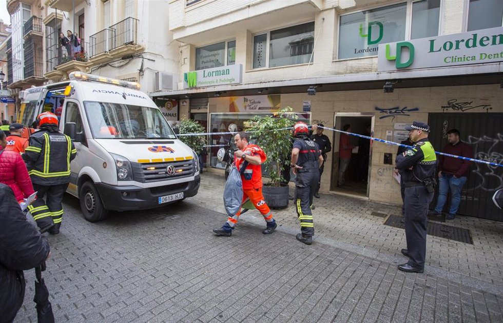 Archivo - Imagen de archivo de un accidente laboral en Huelva.
