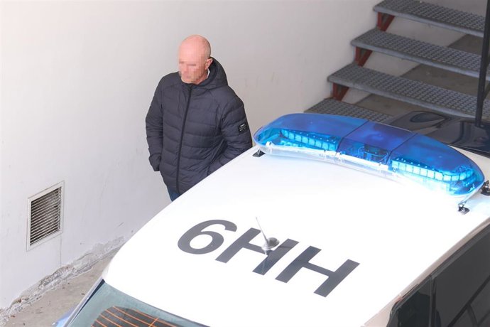 Archivo - El jefe del Servicio de Carreteras de la Consejería de Obras Públicas, M. A. D., a su llegada al Complejo Judicial de Las Salesas, a 24 de febrero de 2023, en Santander, Cantabria (España).