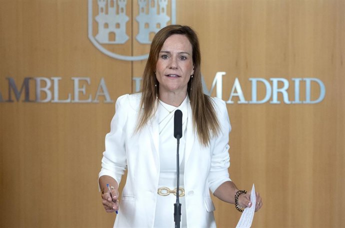 La portavoz de Vox de Agenda España, Isabel Pérez Moñino, interviene tras el Debate sobre el Estado de la Región, en la Asamblea de Madrid, a 11 de septiembre de 2025, en Madrid (España). 