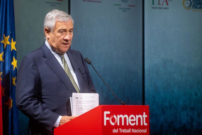O ministro das Relações Exteriores da Itália, Antonio Tajani, fala em uma conferência em 5 de setembro de 2025 em Barcelona, Catalunha (Espanha). Durante sua visita, o ministro das Relações Exteriores da Itália defendeu o fortalecimento do mercado interno