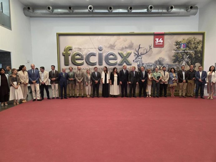 Autoridades en la inauguración de Feciex.