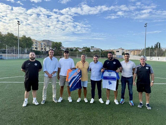 El regidor de deportes del Ayuntamiento de Palma, Javier Bonet, este jueves en el campo municipal de Son Roca.