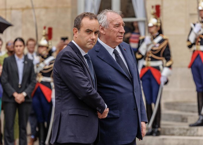 10 September 2025, France, Saint Ouen: France's newly appointed Prime Minister Sebastian Lecornu and France's outgoing Prime Minister Francois Bayrou address the media at the handover ceremony. Photo: Sadak Souici/ZUMA Press Wire/dpa
