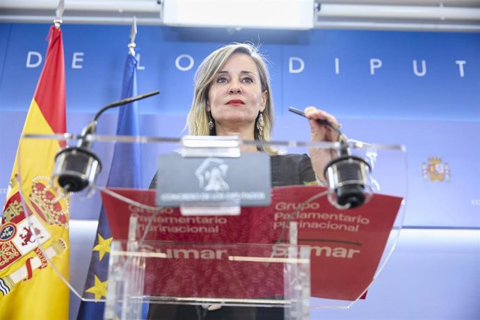 La portavoz de Sumar en el Congreso, Verónica Martínez, durante una rueda de prensa posterior a la reunión de la junta de portavoces, en el Congreso de los Diputados, a 9 de septiembre de 2025, en Madrid (España).