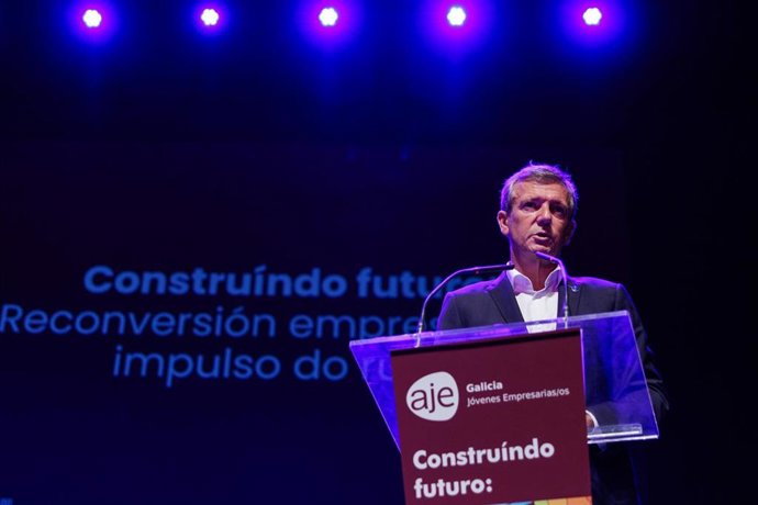 El presidente de la Xunta de Galicia, Alfonso Rueda, participa en la clausura del Congreso anual de AJE Galicia, en Ferrol.