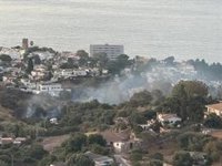 Extinguido el incendio en la zona de Carretera del Sol en Benalmádena (Málaga)