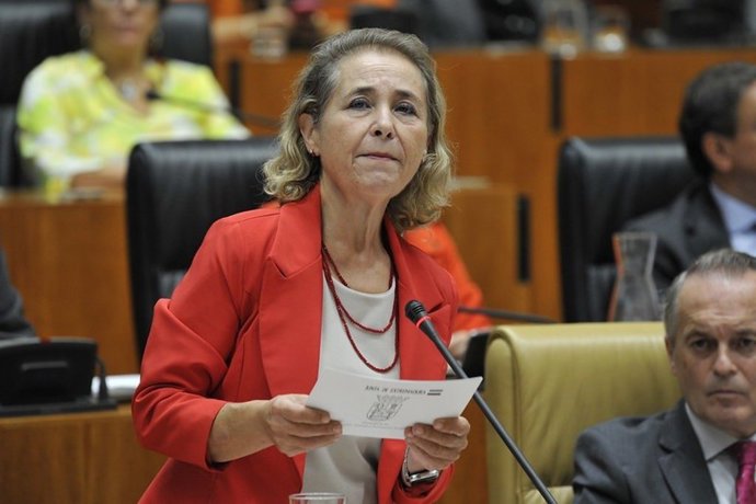 La consejera de Educación, Mercedes Vaquera, en el pleno de la Asamblea de Extremadura