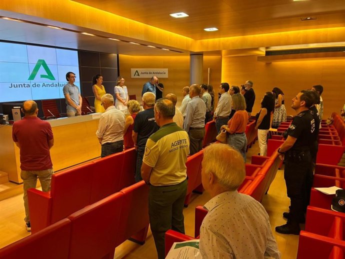 Minuto de silencio en memoria y señal de duelo por el fallecimiento de la funcionaria de la Junta Fina Cuerva.