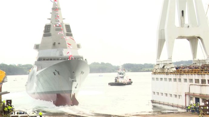 Sánchez erige en "símbolo de progreso" a la primera de las fragatas F-110 que sa