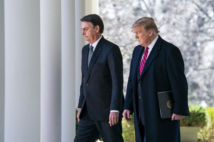 Archivo - Arquivo - Imagem de arquivo do presidente dos EUA, Donald Trump, recebendo o então presidente do Brasil, Jair Bolsonaro.