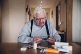 Foto: ¿Cinco pastillas al día son un problema? Así afecta la polimedicación a la salud de los mayores