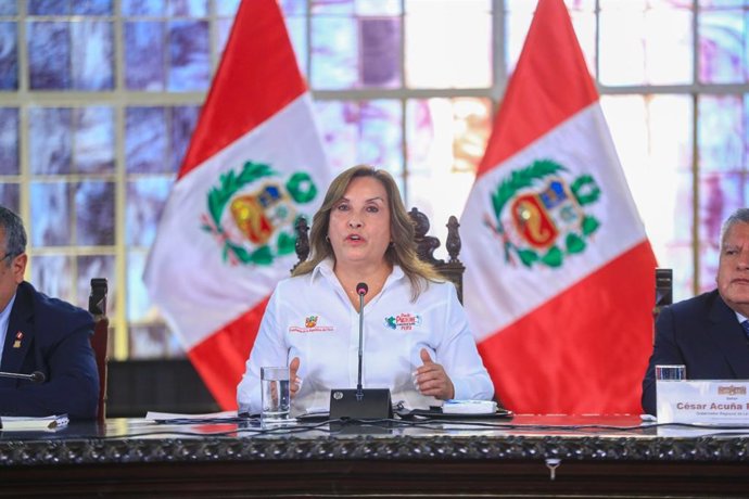 Archivo - Arquivo - A presidente do Peru, Dina Boluarte, em uma coletiva de imprensa.